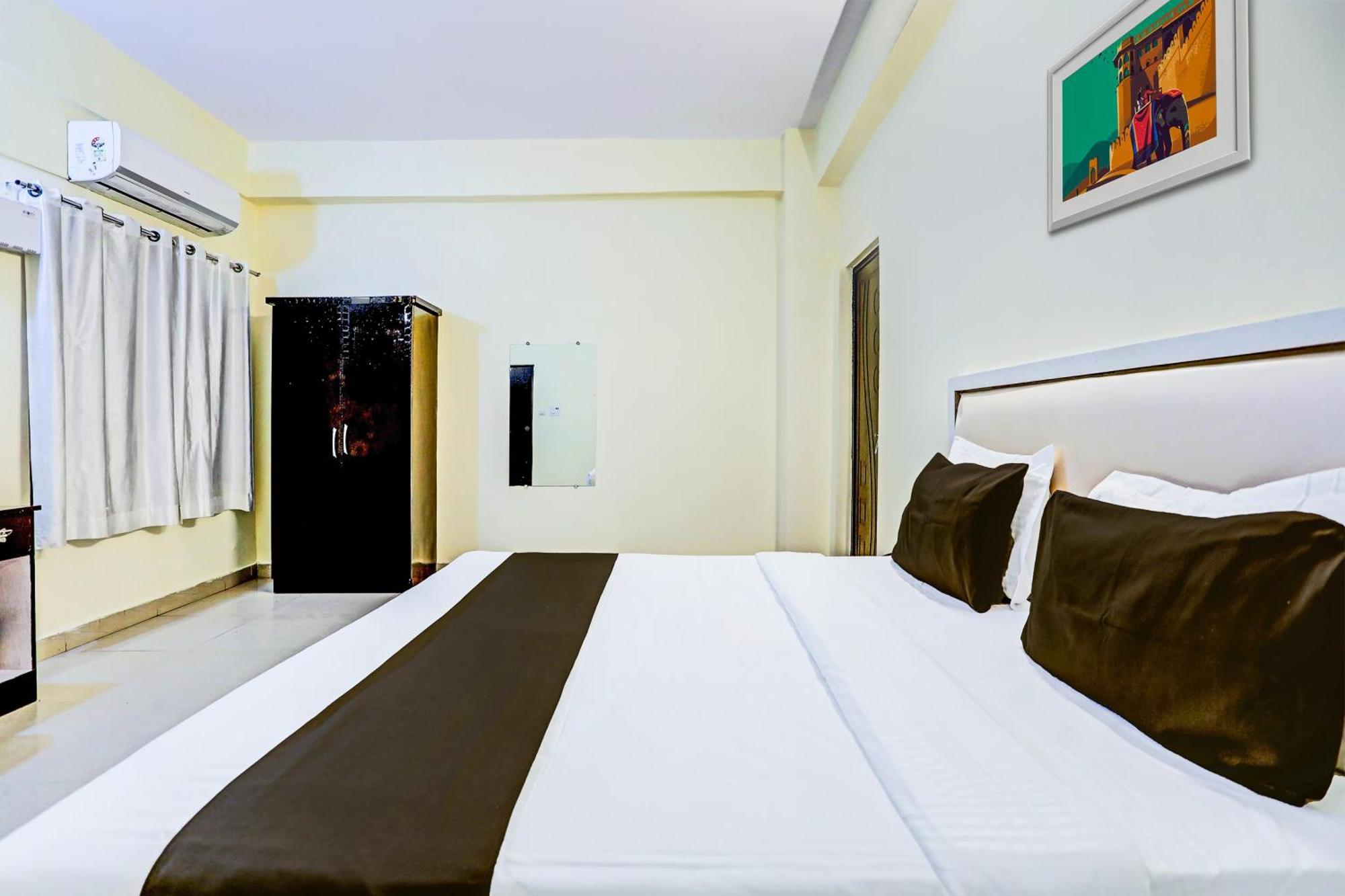Super Hotel O Hyderabad Gate Iit Bhu Kakarmatha Buitenkant foto