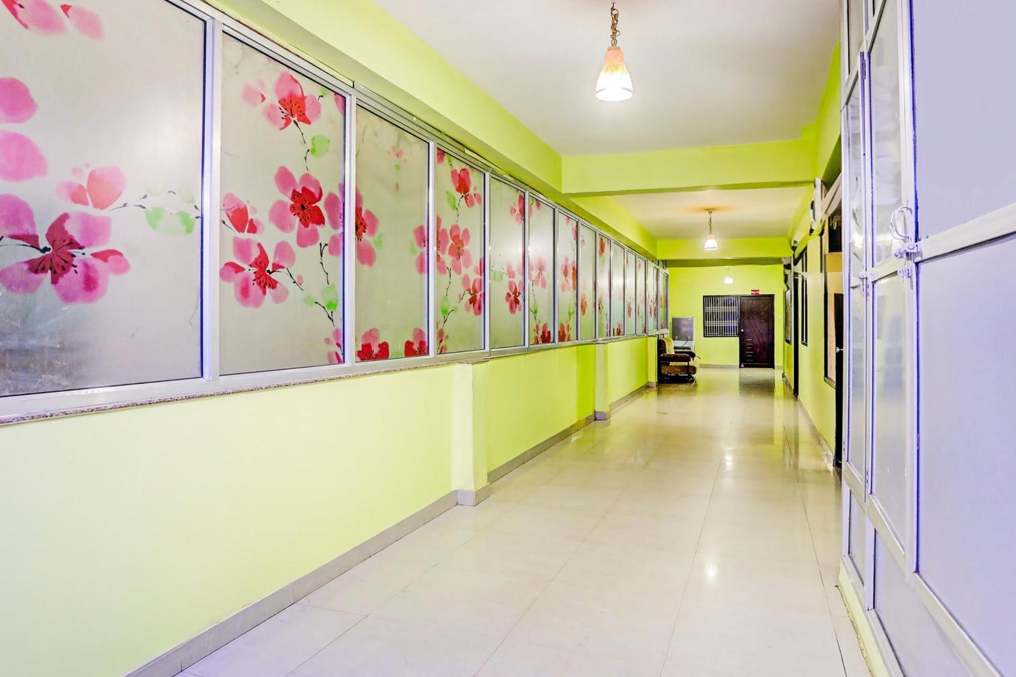 Super Hotel O Hyderabad Gate Iit Bhu Kakarmatha Buitenkant foto