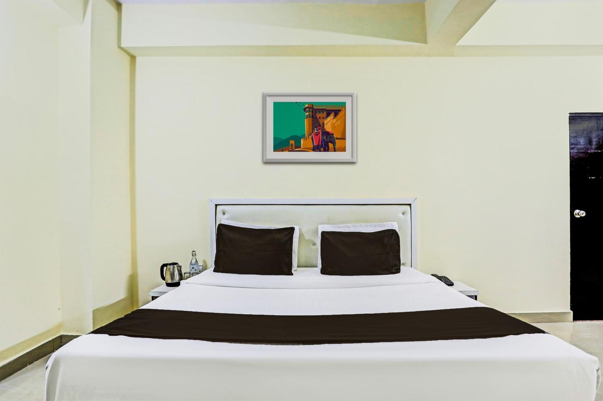 Super Hotel O Hyderabad Gate Iit Bhu Kakarmatha Buitenkant foto