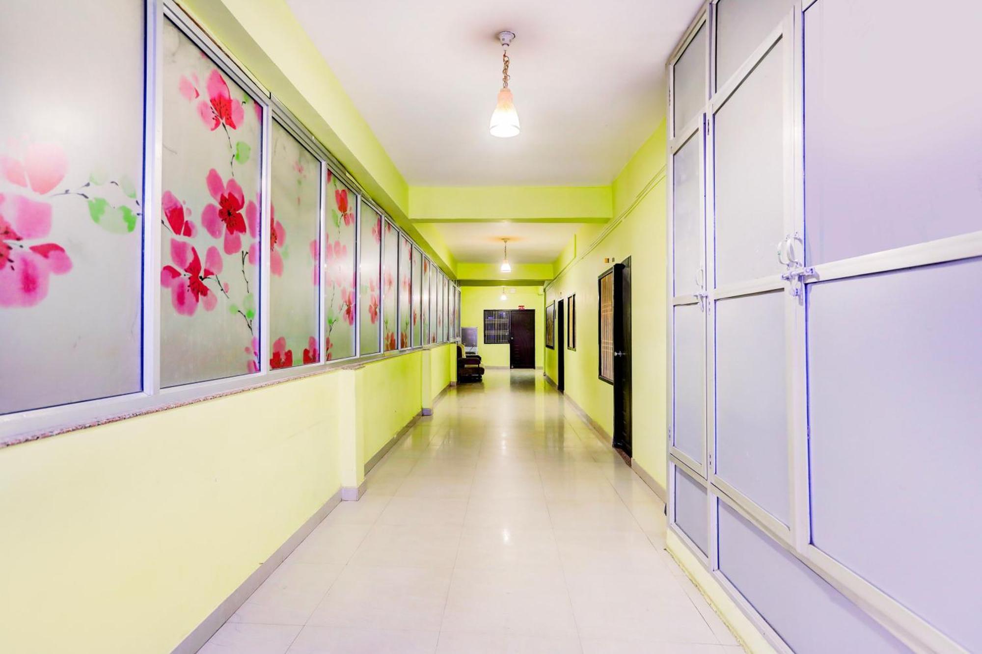 Super Hotel O Hyderabad Gate Iit Bhu Kakarmatha Buitenkant foto